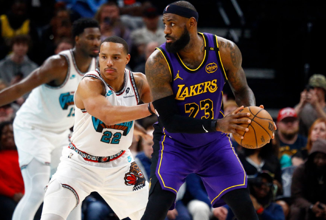 九游体育-3年1.26亿顶薪，球队老大也要走？美媒列3换1方案，勇士或成赢家