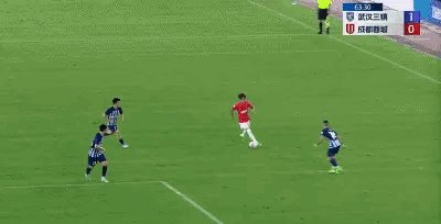 1721482683347097674.gif 九游体育-【中超】韦世豪任航染红费利佩头球 三镇1比1蓉城