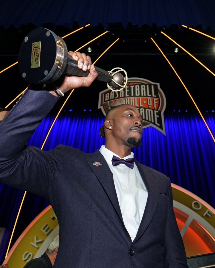 詹韦同框&amp;甜瓜魔兽获奖！NBA官方晒昨日名人堂现场照片