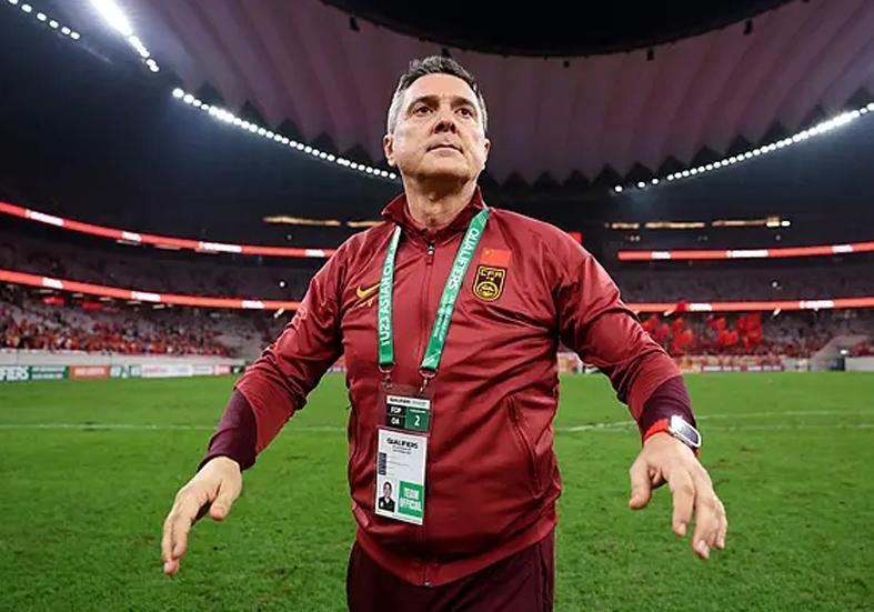 九游娱乐-向余望应打影锋 一将该首发！安东尼奥一锅乱炖 恐被袋鼠打成筛子