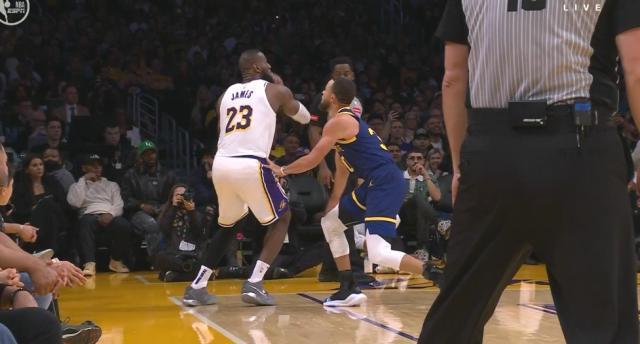 三分被吹+五次重开 詹姆斯纪录之夜却遭“熬老头”