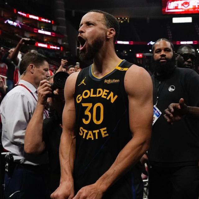 1746595102433030993.jpg 九游体育-库里将进行核磁共振检查 科尔:做好他G2缺阵准备