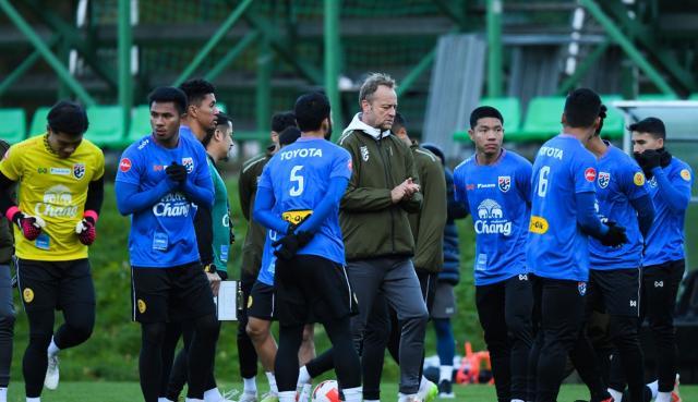 1697428429209075559.jpg 九游下载-泰囧!泰国队要坐船才能回家 转场11个小时被质疑