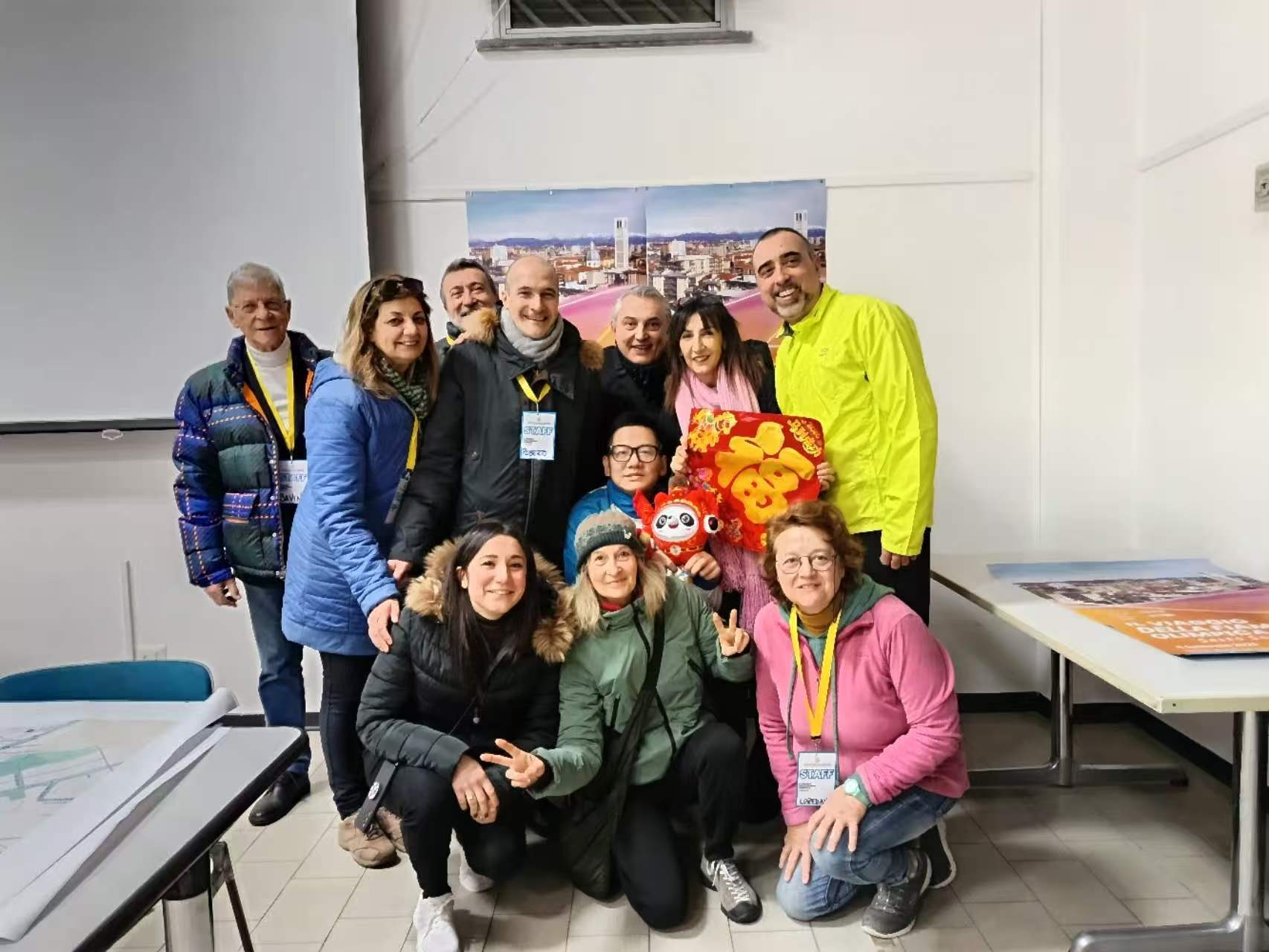 九游下载-连线米兰冬奥会上的中国火炬手:我亲吻了奥运火炬