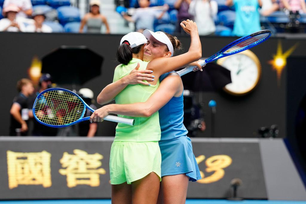 领奖台致敬前辈郑洁,张帅女双再夺冠藏着中国网球20年青春
