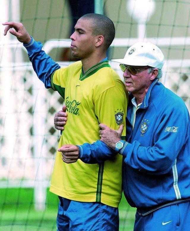 1628584467700041326.jpg 九游官网-世界杯4冠 扎加洛90大寿 外星人遇到的最好教练!