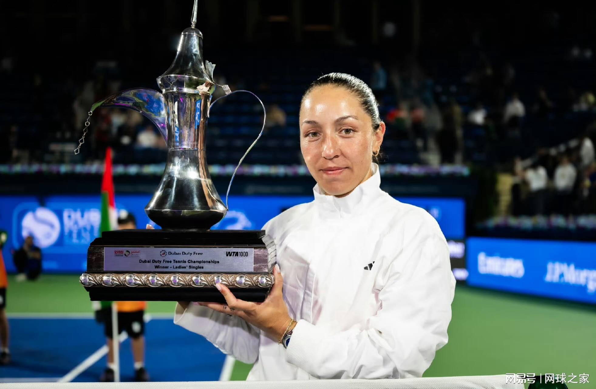 九游体育-笑死!佩古拉夺冠遭教练无视,采访科达女主持离谱口误变翻车现场
