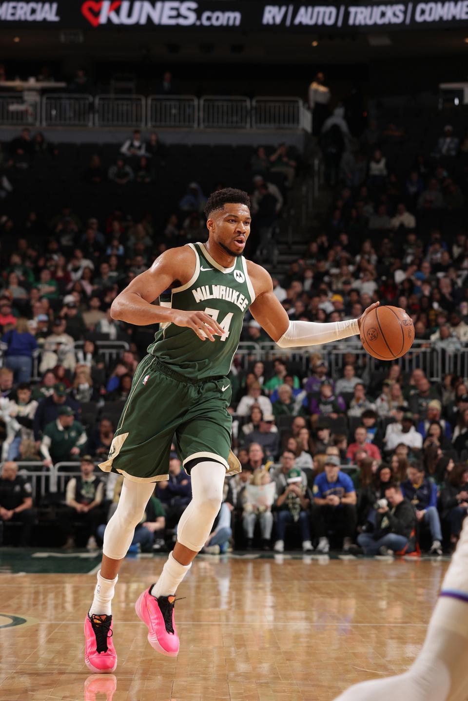 九游体育-字母哥27+9+8复出首胜！雄鹿灭爵士结束4连败 乔治22分