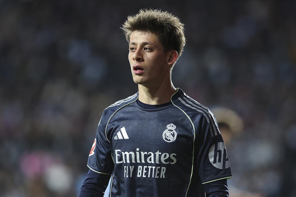 九游娱乐-送助攻仍被换下!9000万红星1个月2次不满主帅 蔑笑嘲讽:总是我