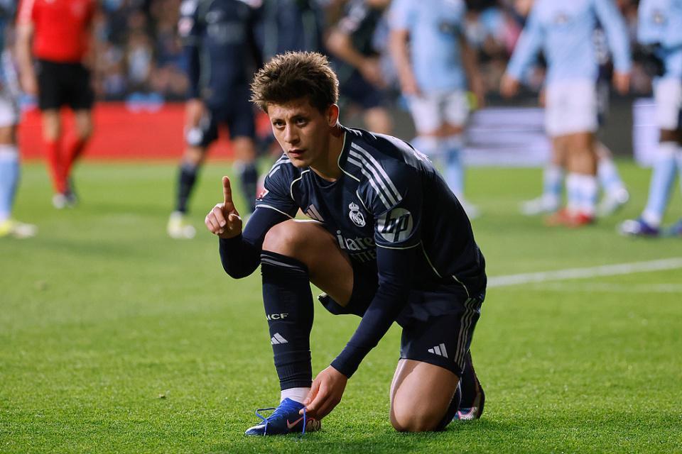 九游娱乐-送助攻仍被换下!9000万红星1个月2次不满主帅 蔑笑嘲讽:总是我