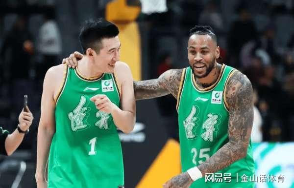 九游app-唉!20场比赛15场0分,场均1分却经常首发,网友:他到底啥来头?