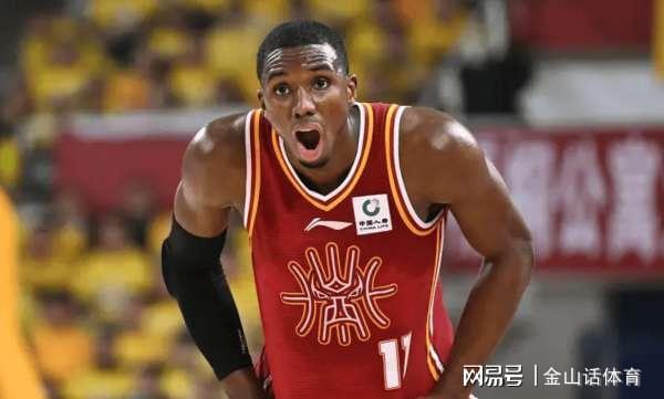 九游app-唉!20场比赛15场0分,场均1分却经常首发,网友:他到底啥来头?